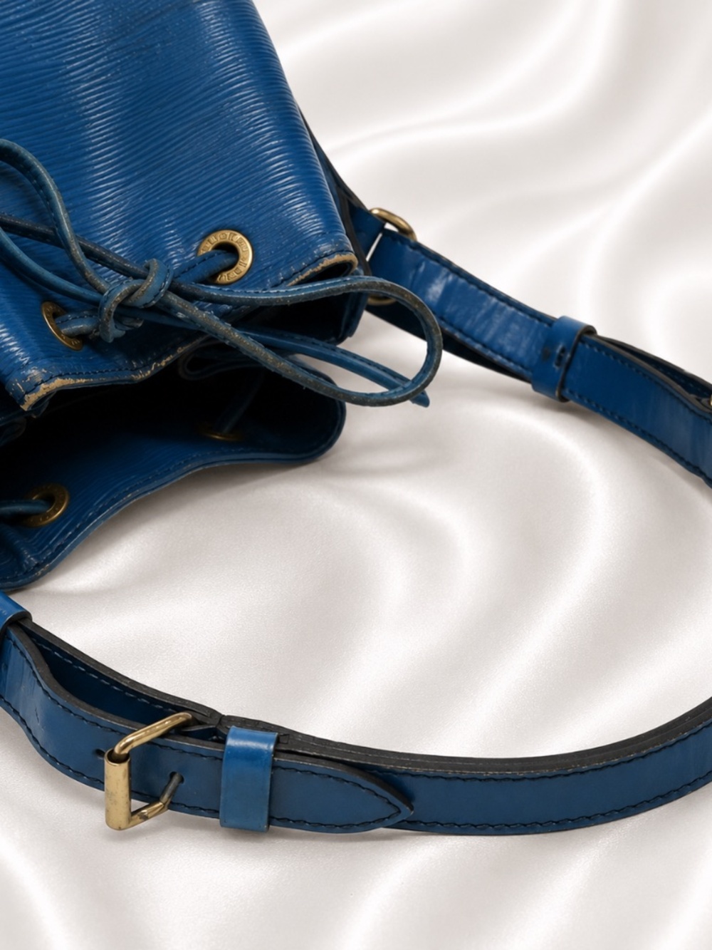 Louis Vuitton Petit Noe Handbag - Blue Epi Leather - Picture 9 of 12